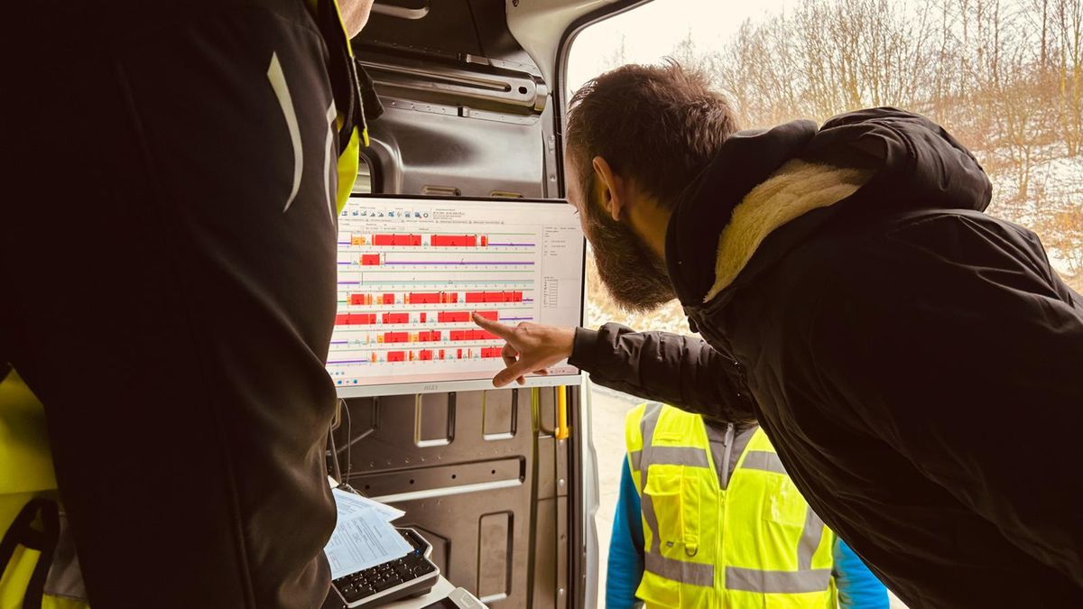 Nebezpečná jízda. Řidič kamionu zastaveného u Prahy skoro nespal, jel jak za dva